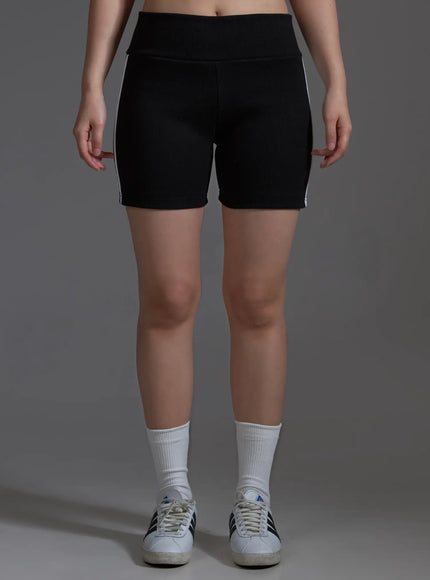 ribbed-track-shorts-with-stripes-black-io517