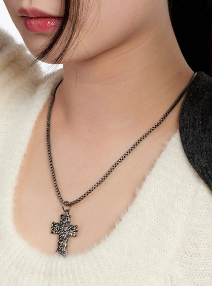gothic-cross-pendant-necklace-in528 / black