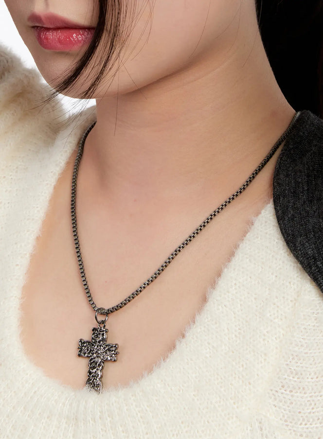 gothic-cross-pendant-necklace-in528 / black