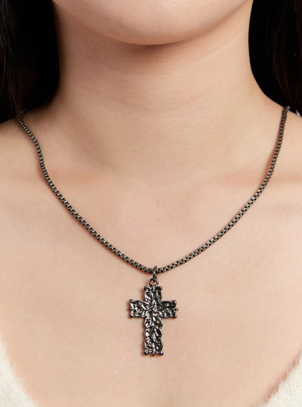 gothic-cross-pendant-necklace-in528
