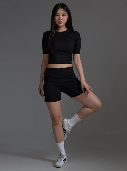 basic-fitted-crop-t-shirt-black-io517