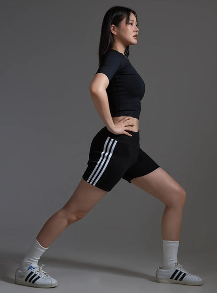 ribbed-track-shorts-with-stripes-black-io517