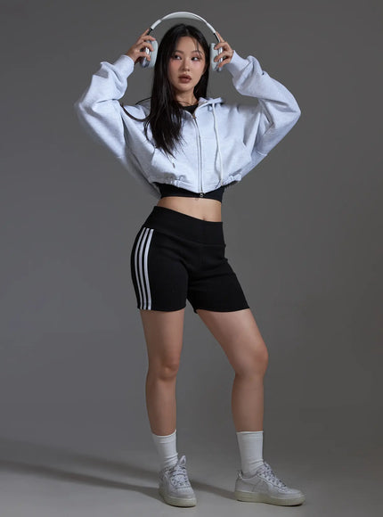 ribbed-track-shorts-with-stripes-black-io517