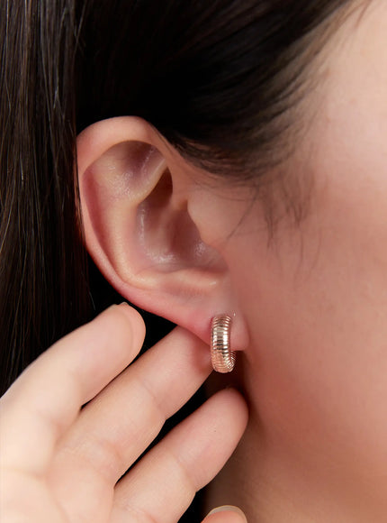 textured-hoop-earrings-in528