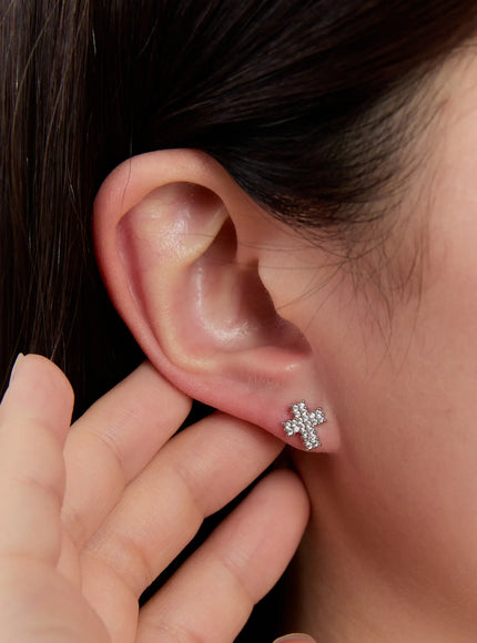 classic-cross-stud-earrings-in528