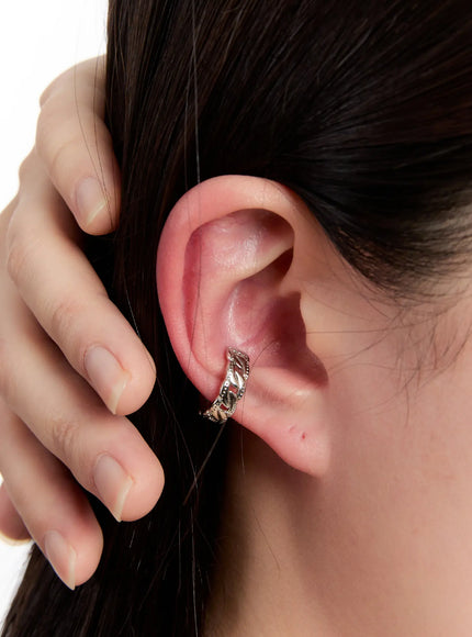twisted-ear-cuff-in528 / Silver