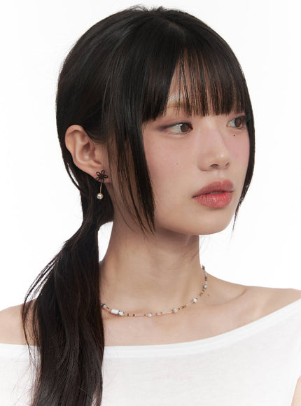 ezra-black-earrings-iy530 / Black