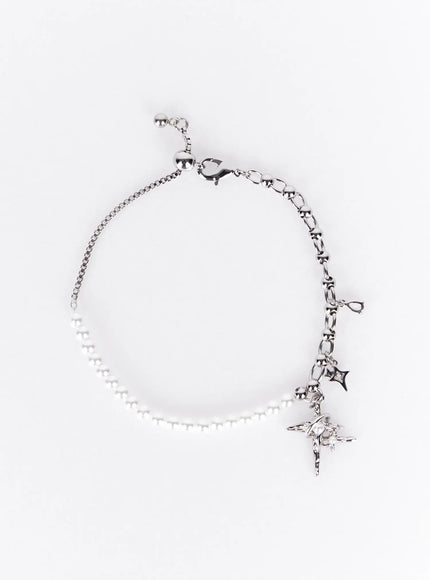 pearl-cross-charm-bracelet-iy520