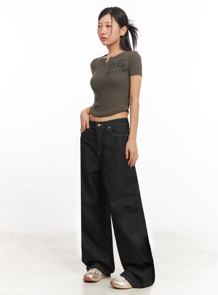 tomboy-graphic-crop-top-ia524