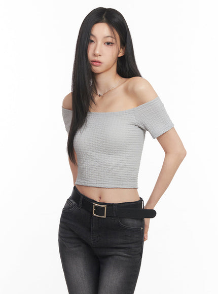 off-shoulder-boat-neck-crop-top-iy516