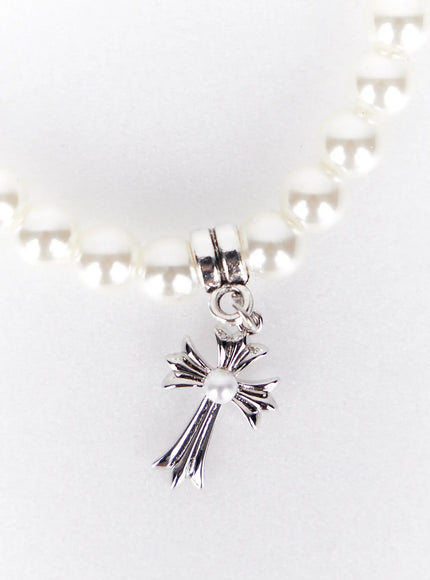 pearl-bracelet-with-cross-pendant-iy520