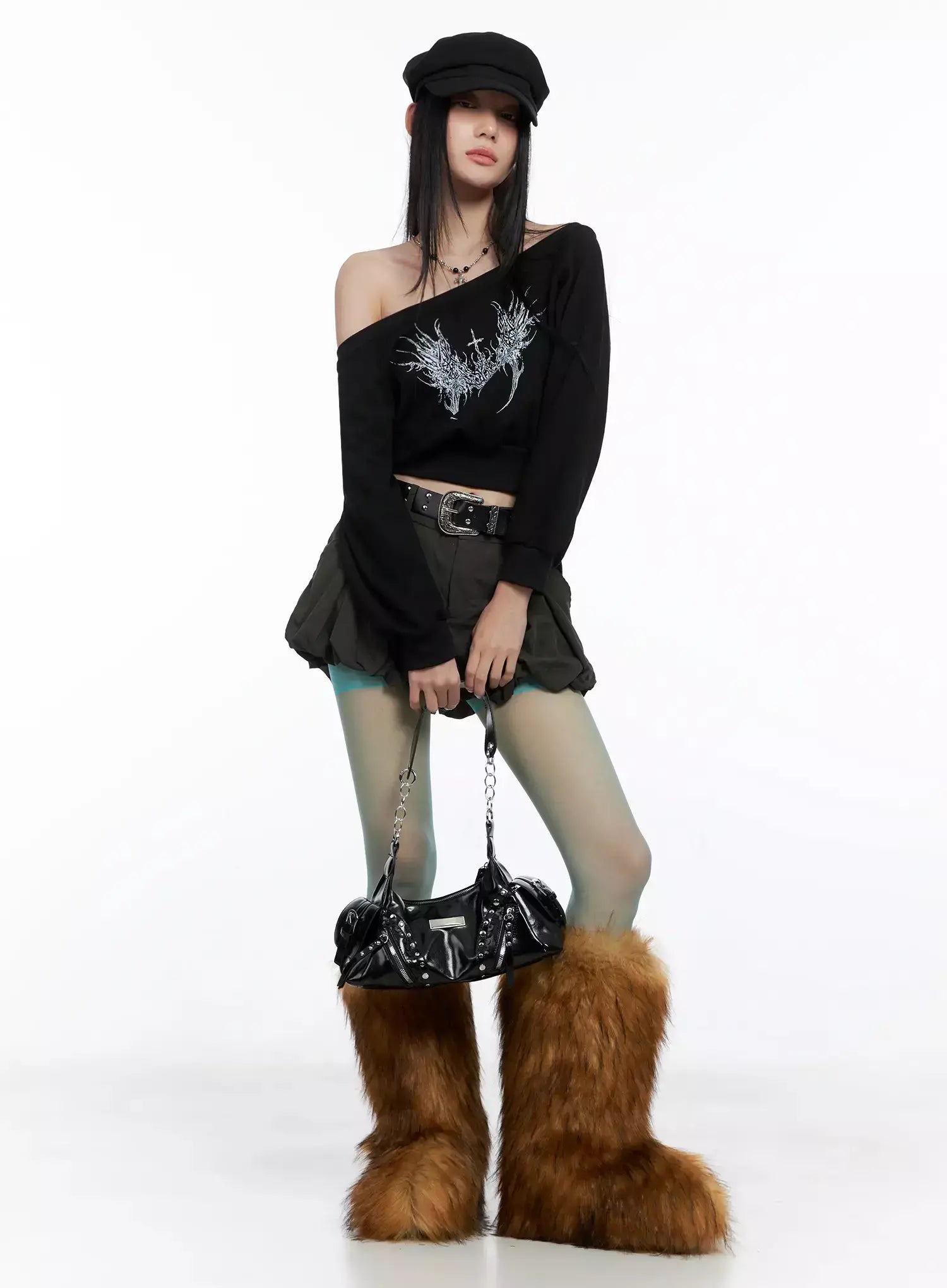 off-shoulder-graphic-sweatshirt-is525 / Black