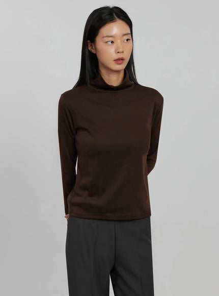 basic-turtleneck-top-ij508 / Brown
