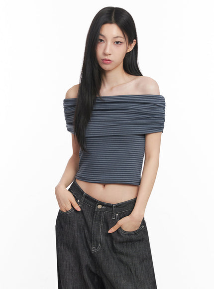off-shoulder-striped-tee-iy516 / Dark gray