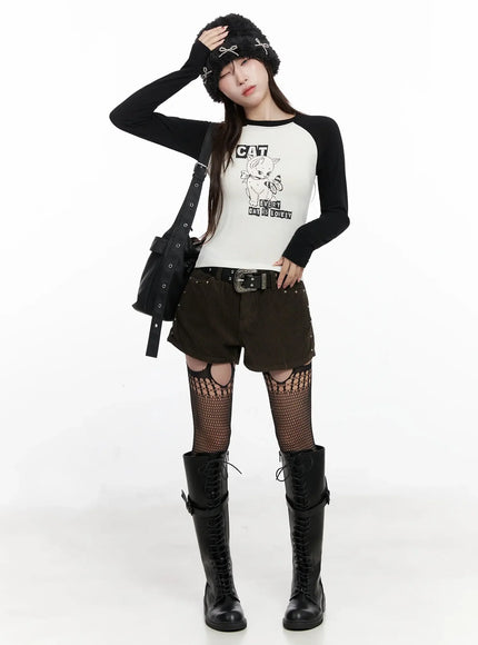 cat-graphic-raglan-top-in503 / Light beige