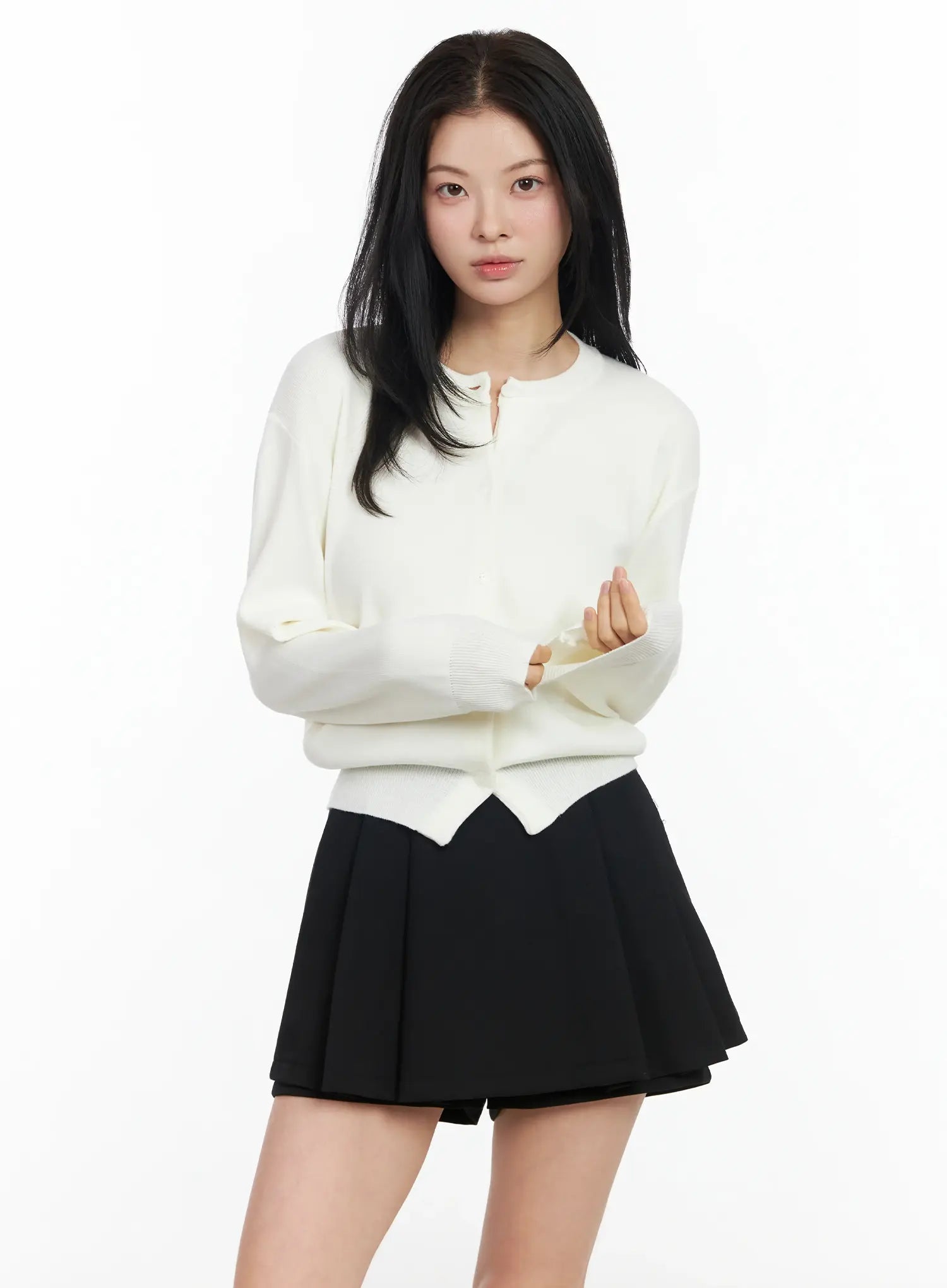 simple-round-neck-cardigan-im524 / Light beige