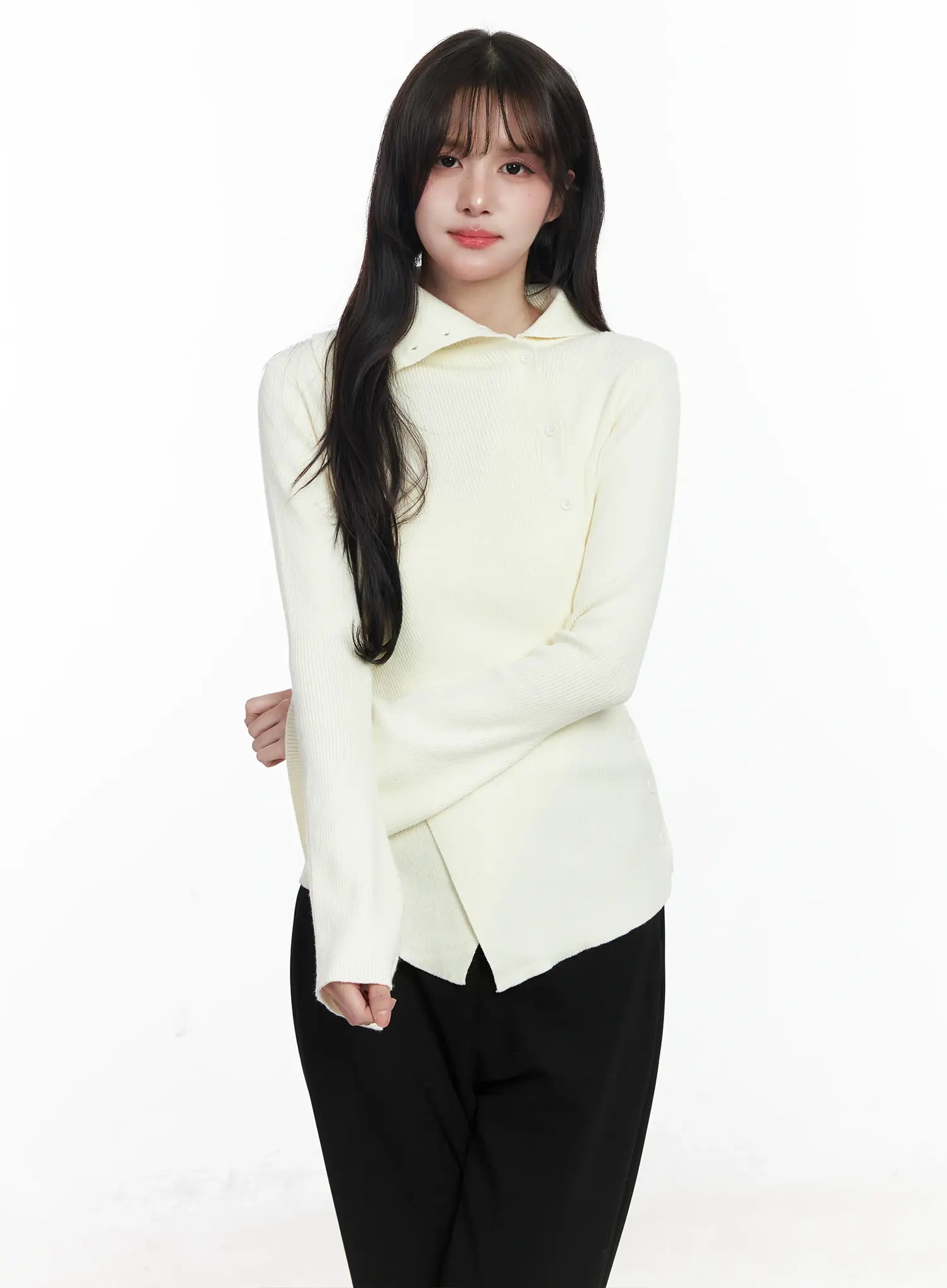 asymmetric-buttoned-knit-top-ij529 / Light beige