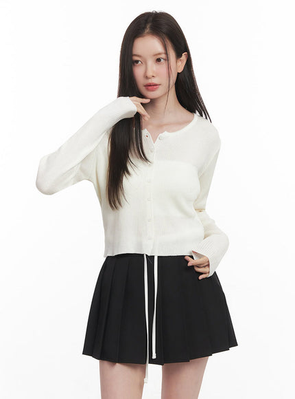 knit-buttoned-cardigan-iy513 / White