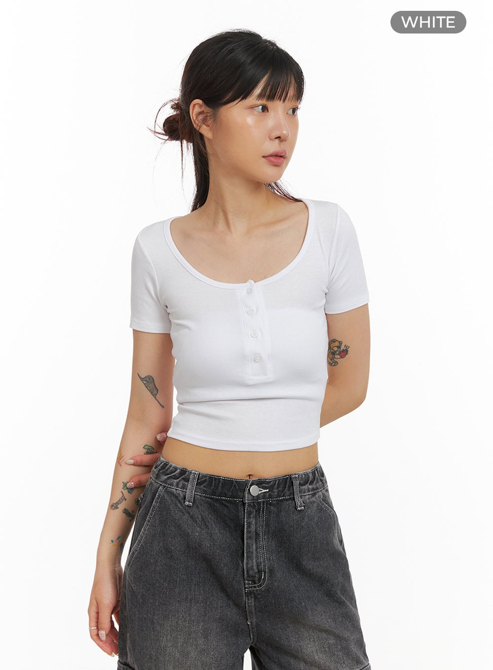 slim-fit-buttoned-u-neck-crop-top-iy410 / White