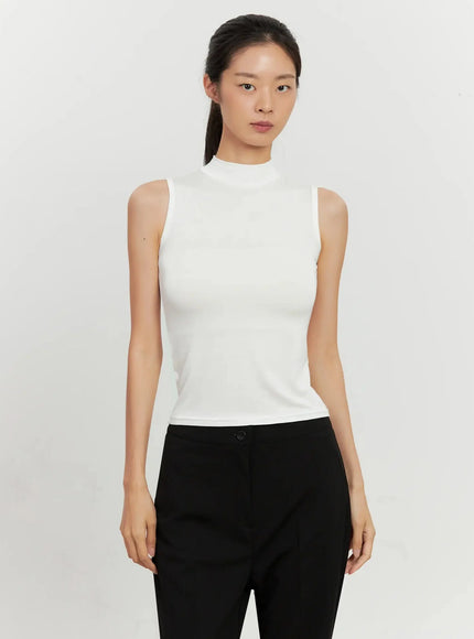 mock-neck-sleeveless-top-il528 / White