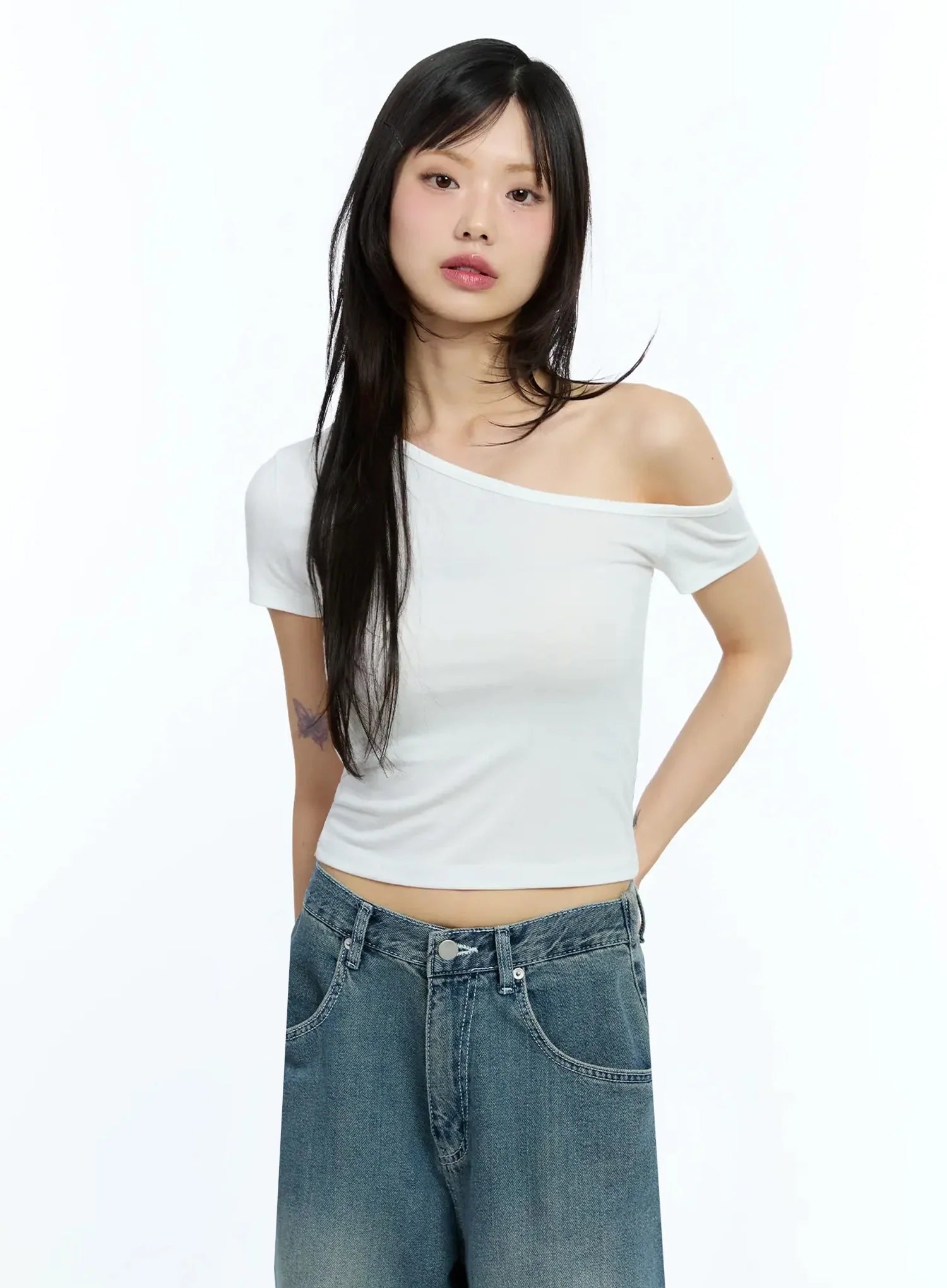 one-shoulder-crop-top-iu524 / White
