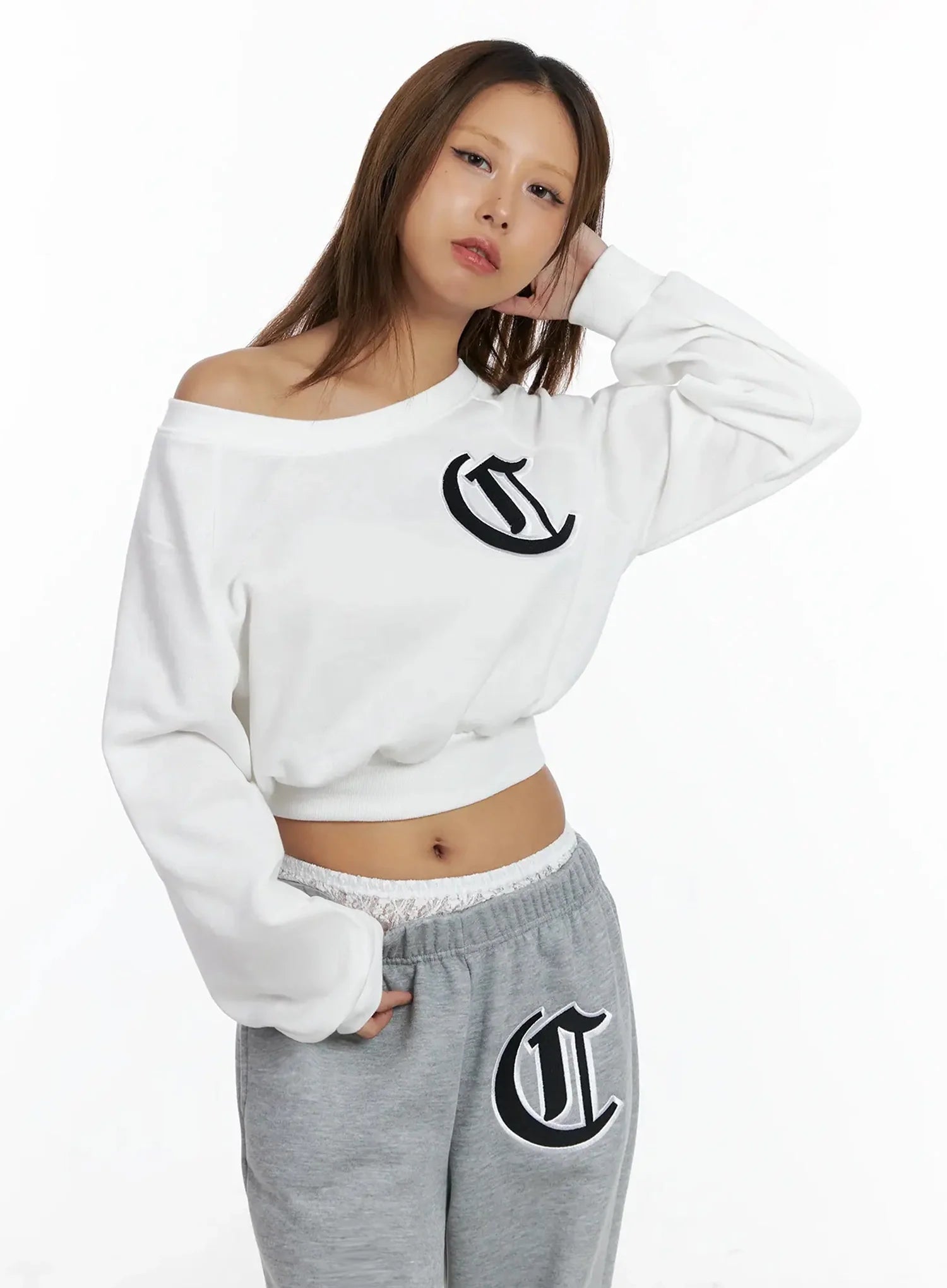 cozy-graphic-thermal-crop-sweatshirt-in528 / White
