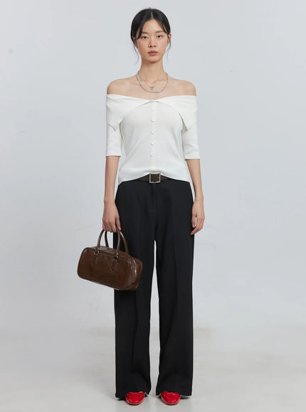 off-shoulder-buttoned-tee-iu512 / White