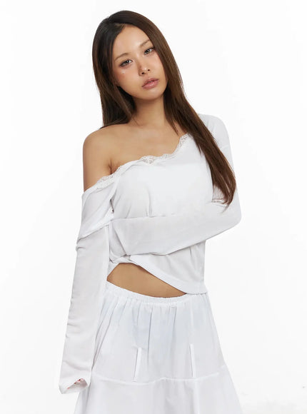 lace-trim-v-neck-relaxed-top-iy504 / White