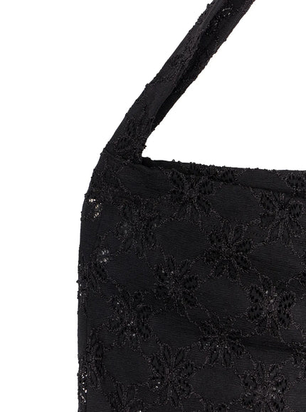 floral-eyelet-shoulder-tote-ia523
