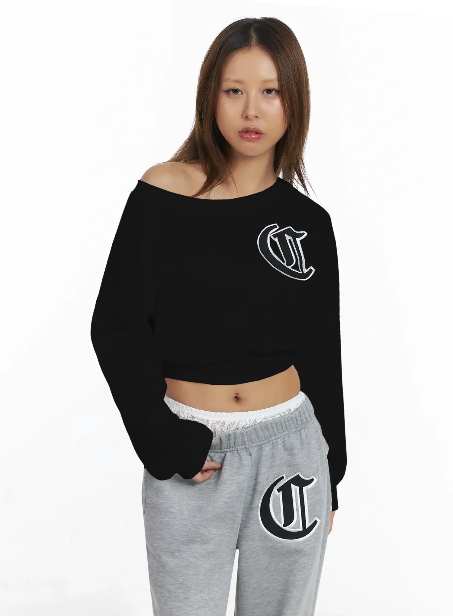 cozy-graphic-thermal-crop-sweatshirt-in528 / Black