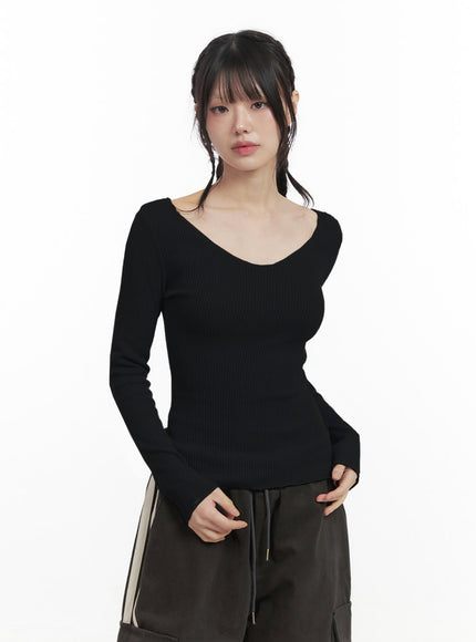 slim-fit-v-neck-long-sleeve-top-in427 / Black