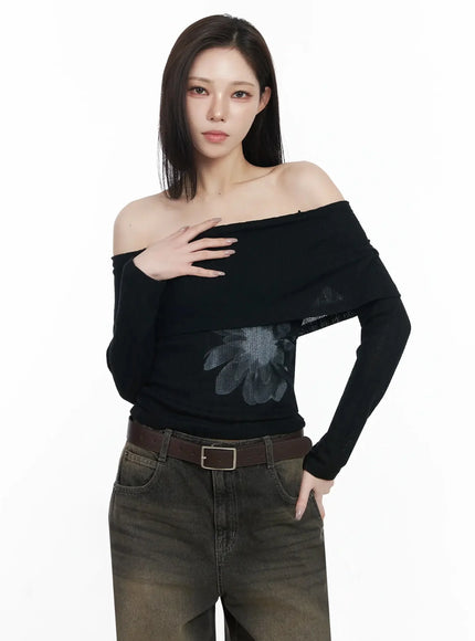 graphic-off-shoulder-long-sleeve-top-ij528 / Black