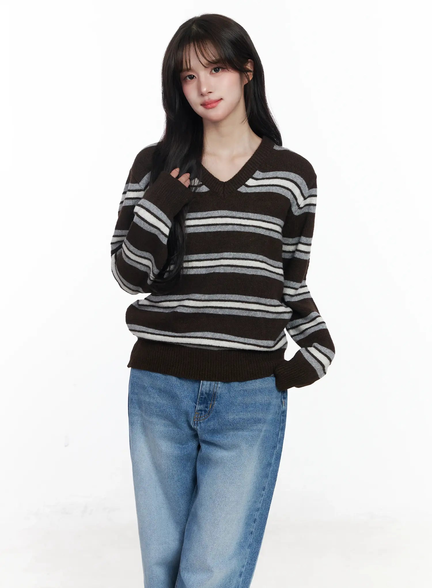 striped-v-neck-knit-sweater-ij529 / Dark brown