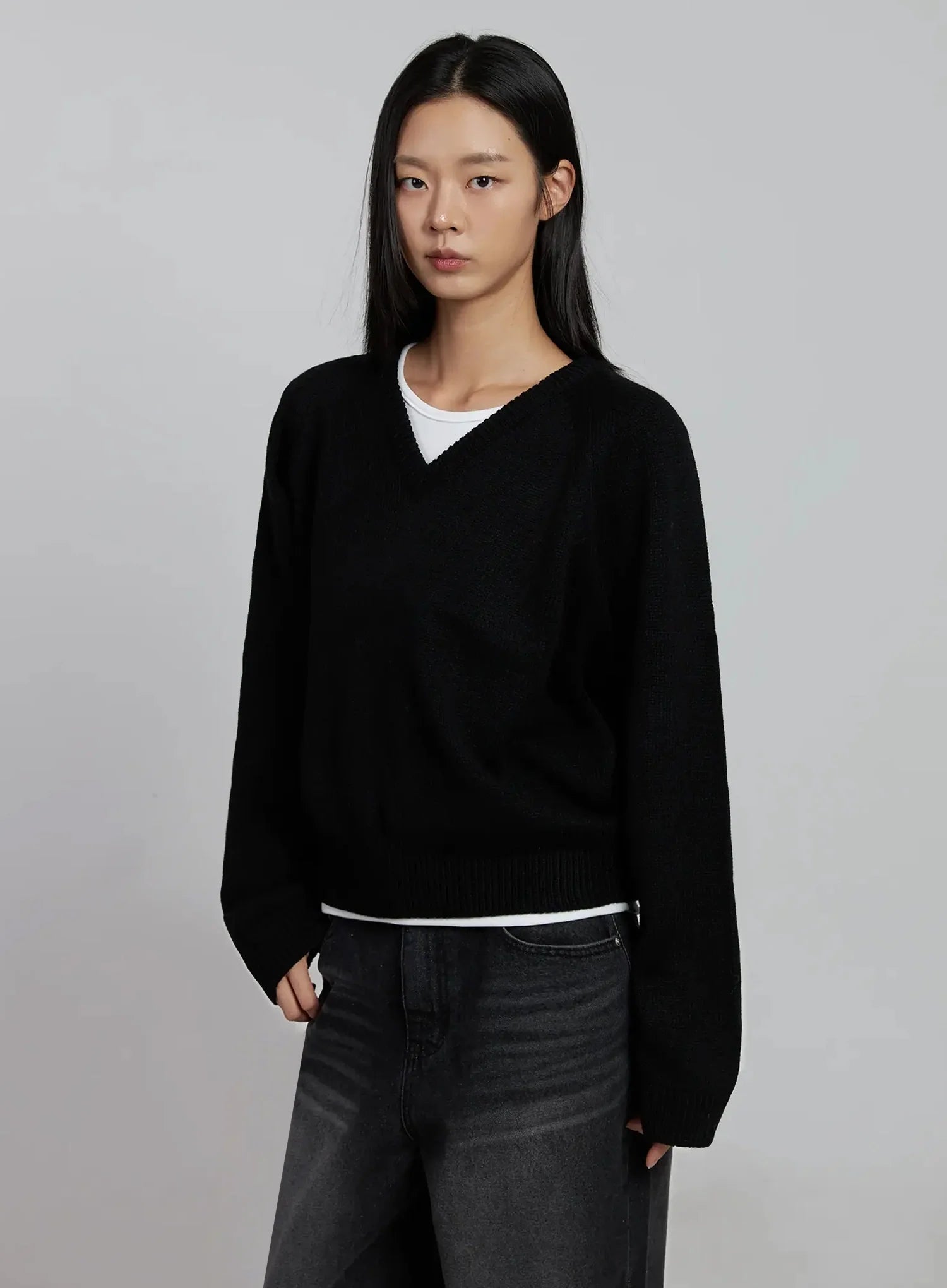 v-neck-oversized-knit-sweater-im520 / Black