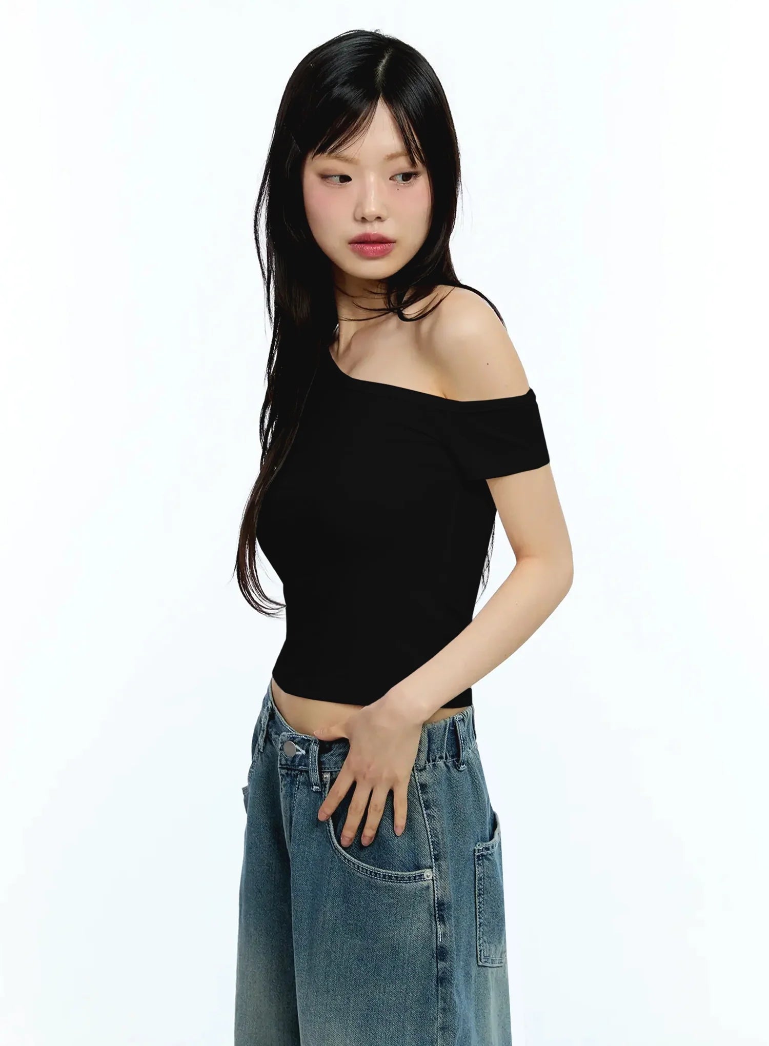one-shoulder-crop-top-iu524 / Black