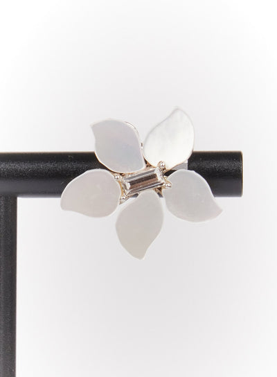 luna-petal-earrings-im531 / White