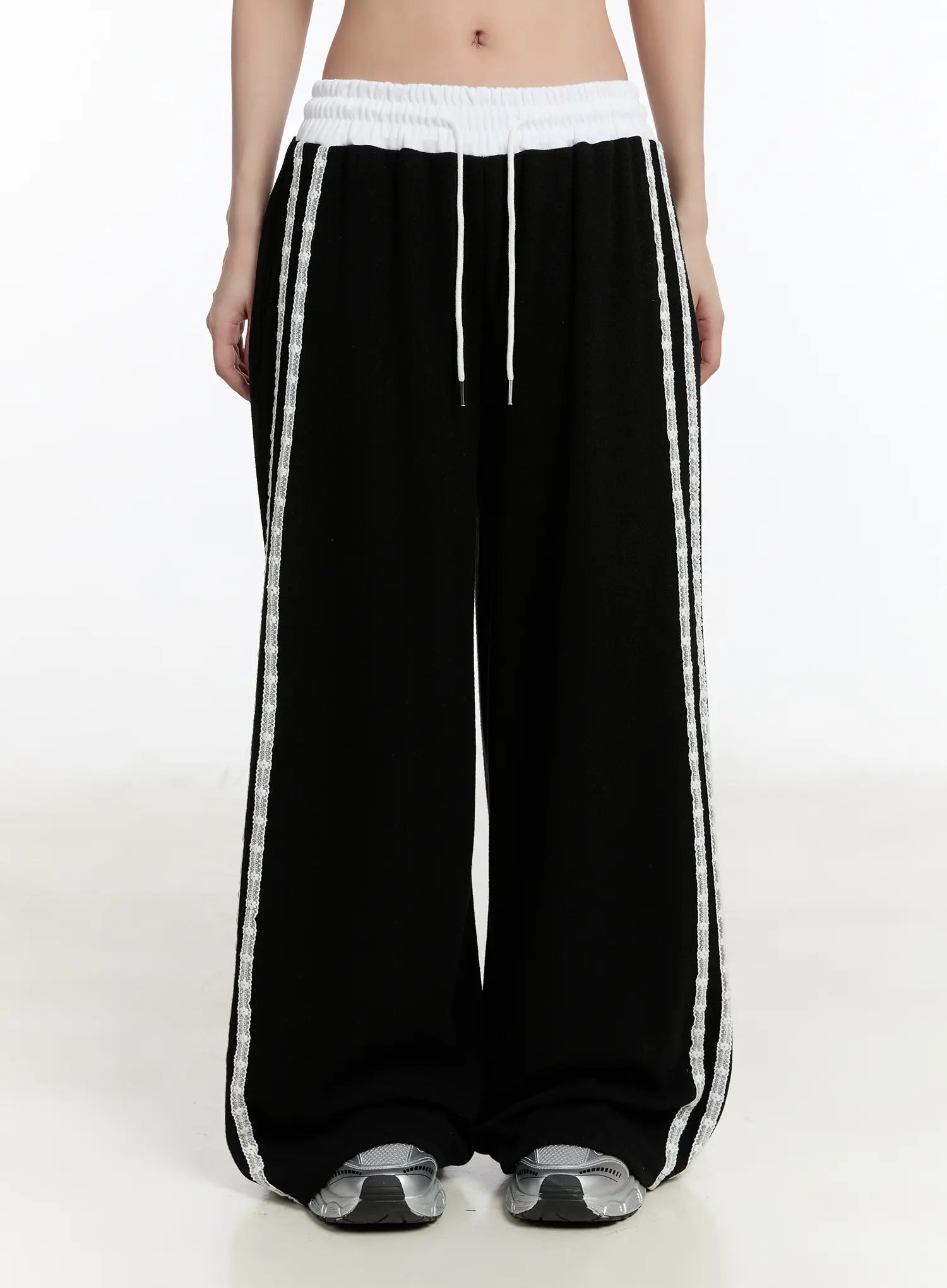 striped-lace-sweatpants-cm511