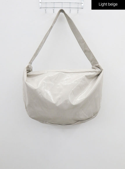 Sac bandoulière demi-lune en similicuir OF310