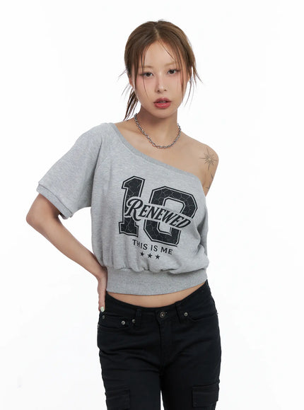 off-shoulder-graphic-cropped-tee-cl511