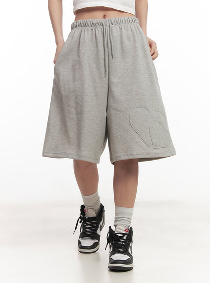 heart-patch-wide-sweatshorts-cm528