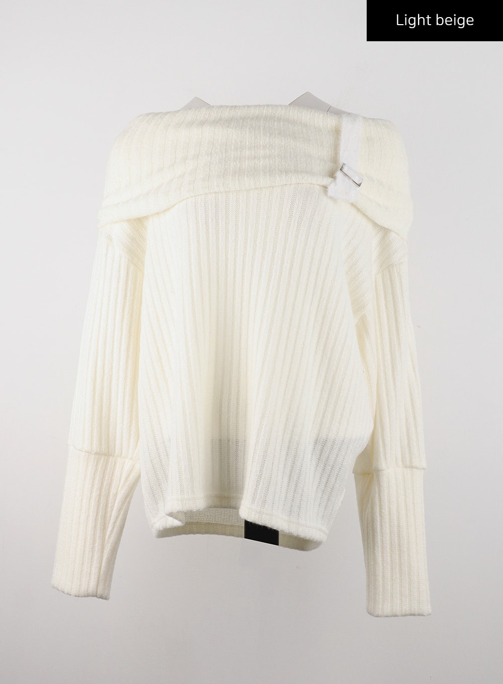 off-shoulder-buckle-knit-sweater-cd322 / Light beige