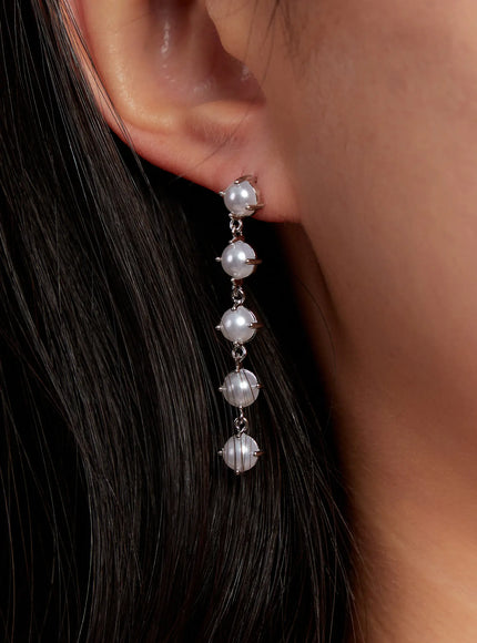 elegant-faux-pearl-drop-earrings-io527 / Silver