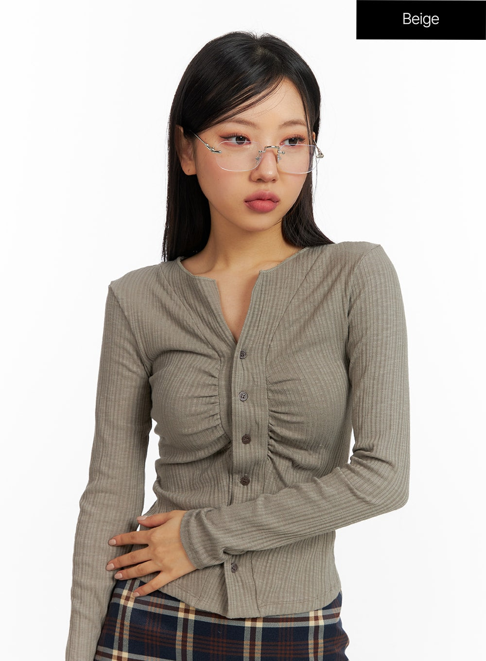 v-neck-shirred-buttoned-top-cf408 / Beige