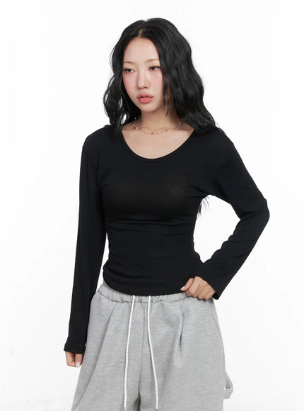 slim-fit-u-neck-long-sleeve-top-cn514 / Black