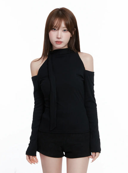 Cut-Out Shoulder Turtleneck Top CG529