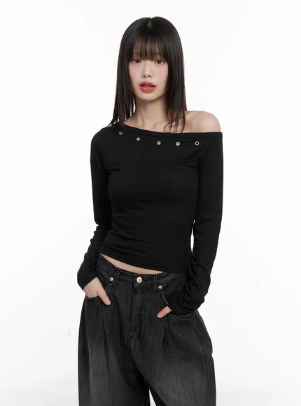 asymmetrical-eyelet-long-sleeve-top-cg519 / Black