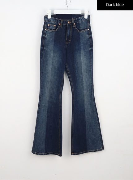 Bootcut-Jeans in dunkler Waschung CA328