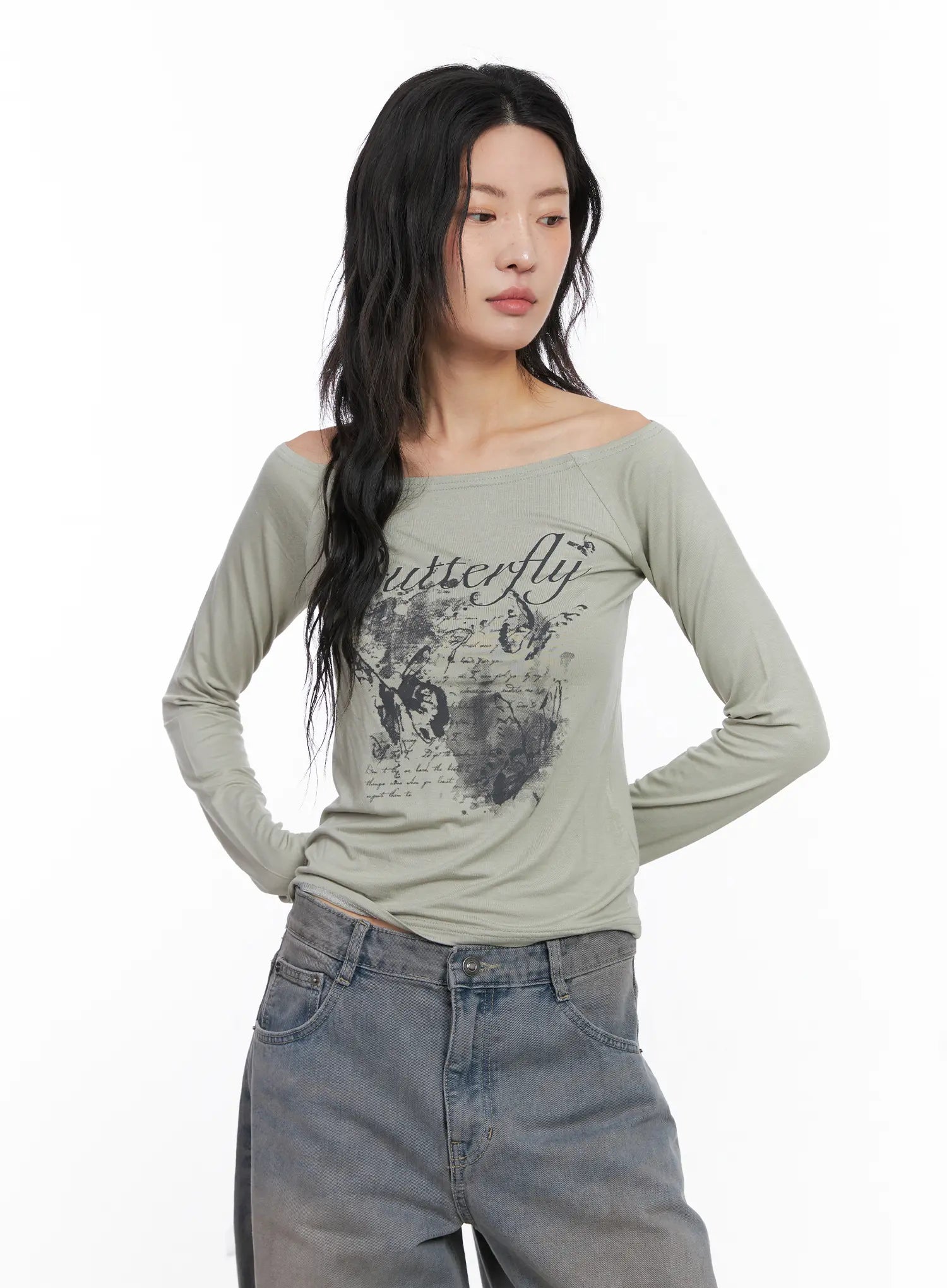 graphic-off-shoulder-long-sleeve-tee-cc1809 / Light green