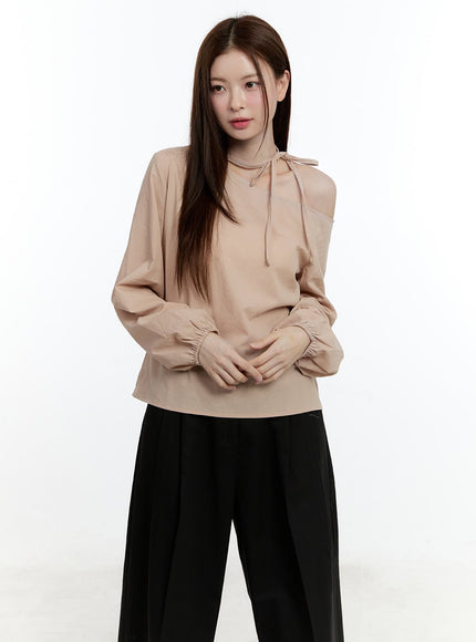loose-fit-one-shoulder-blouse-cm521 / Beige