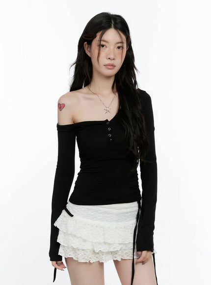 asymmetric-ballerina-buttoned-off-shoulder-top-cn517 / Black